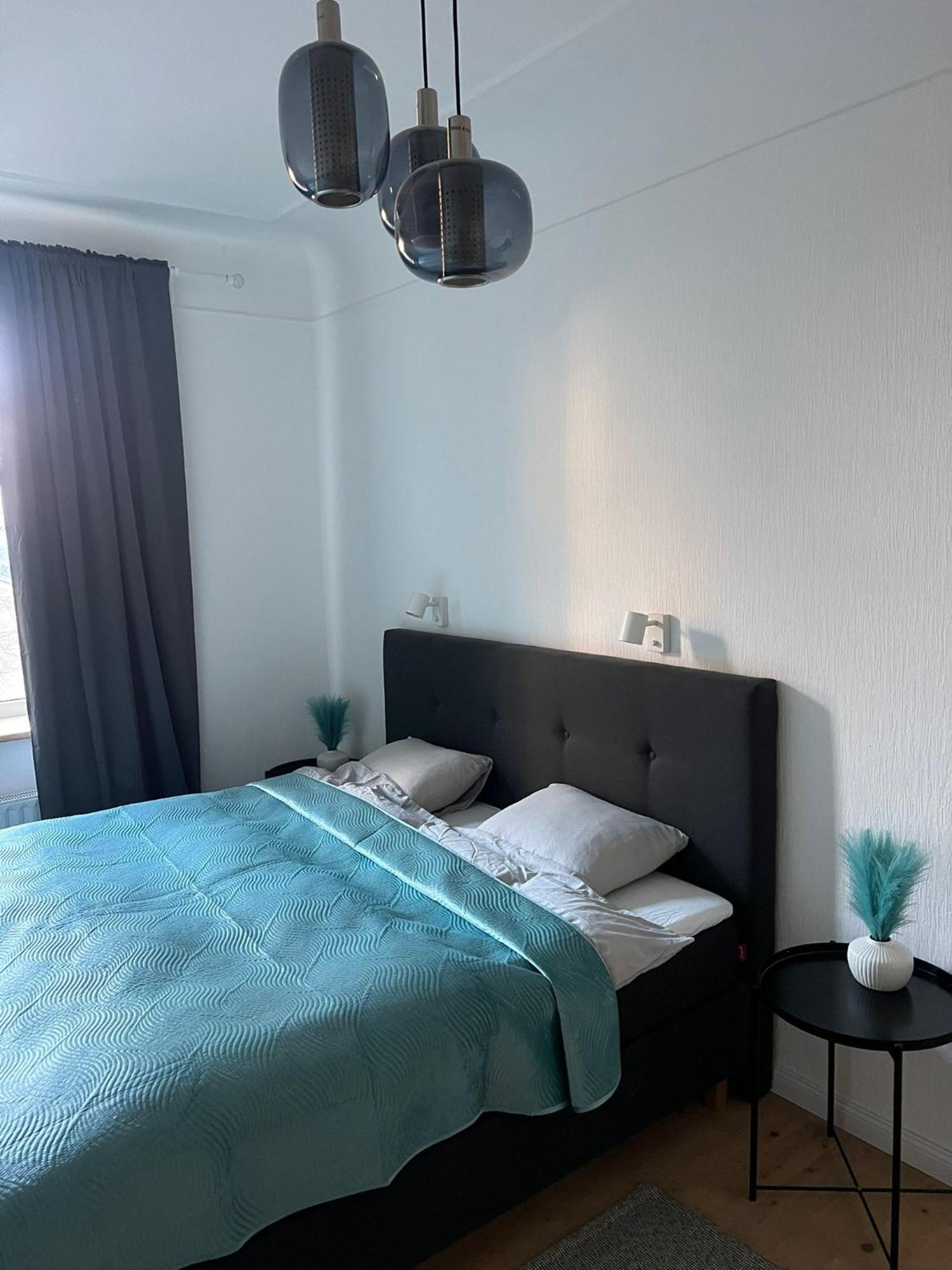 Charming On Eveles Street Apartment *